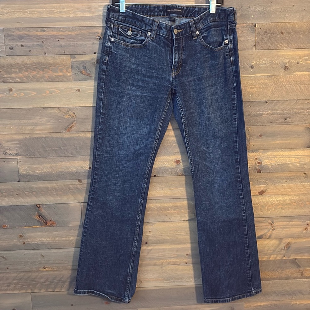 EXCELLENT CONDITION - Banana Republic- dark wash denim.  Size 31 ( 12R)